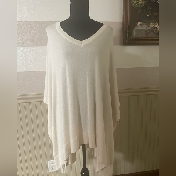 Ann Taylor Cream Knit Poncho - Picture 8 of 11